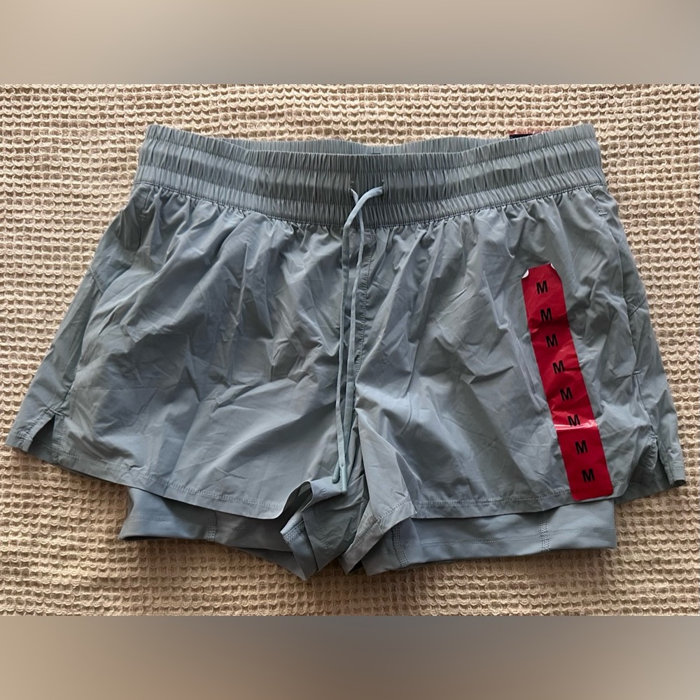 Light Sage Spider Women's Athletic Shorts